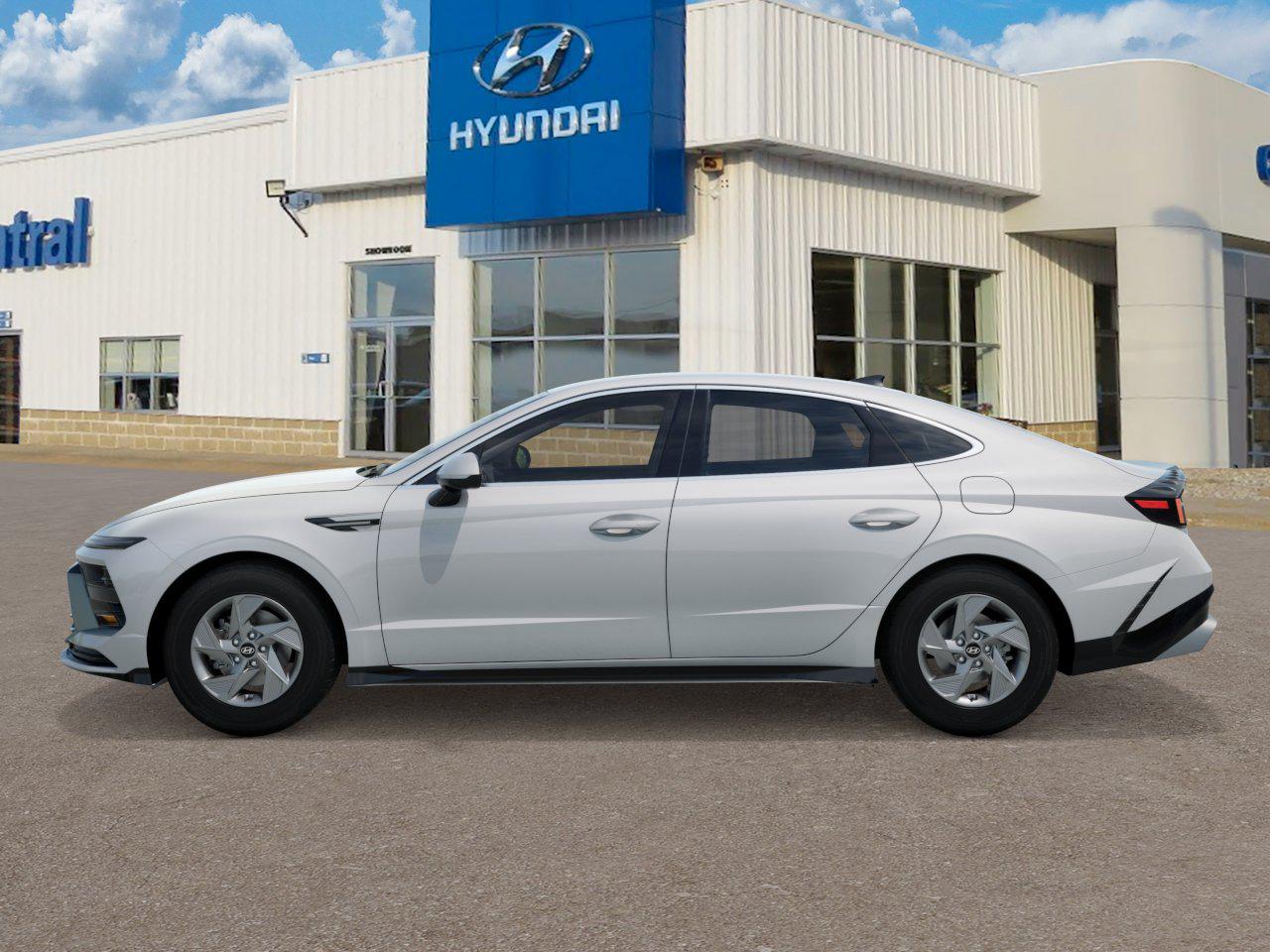 2025 Hyundai Sonata SE photo 2