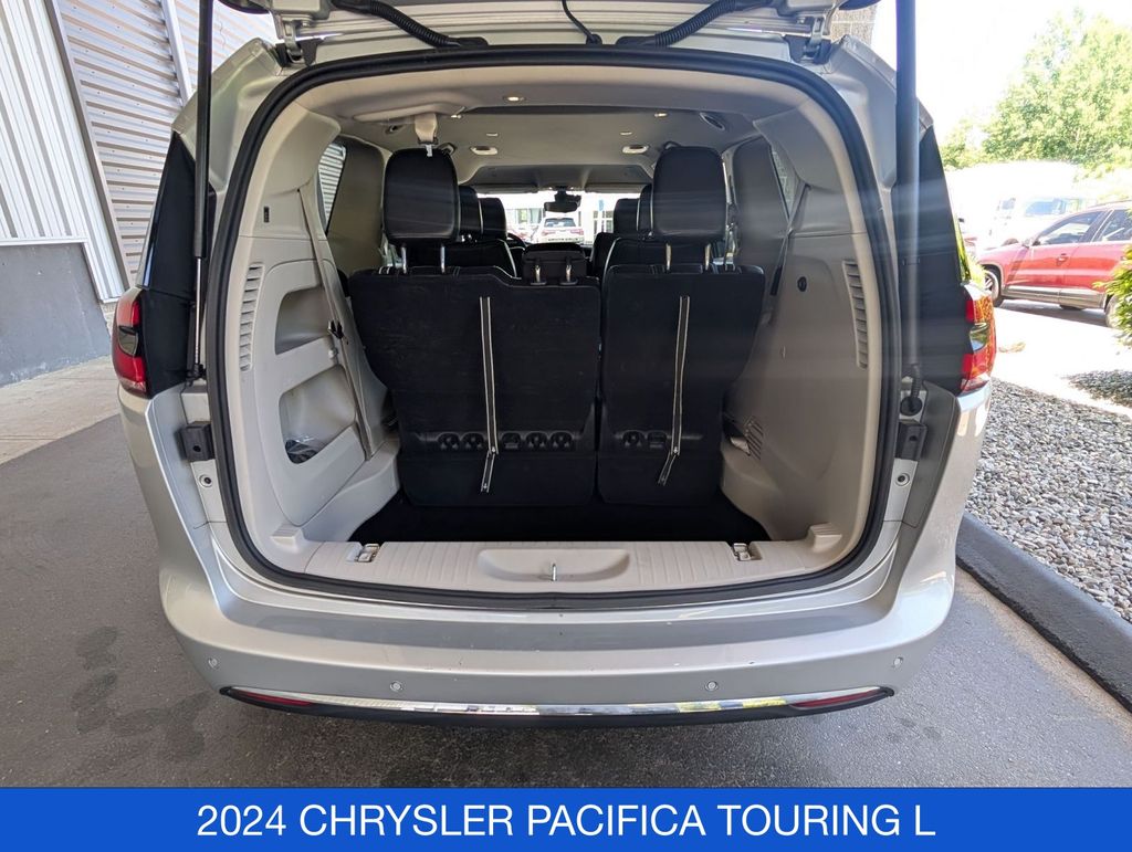 2024 Chrysler Pacifica Touring L - Photo 29