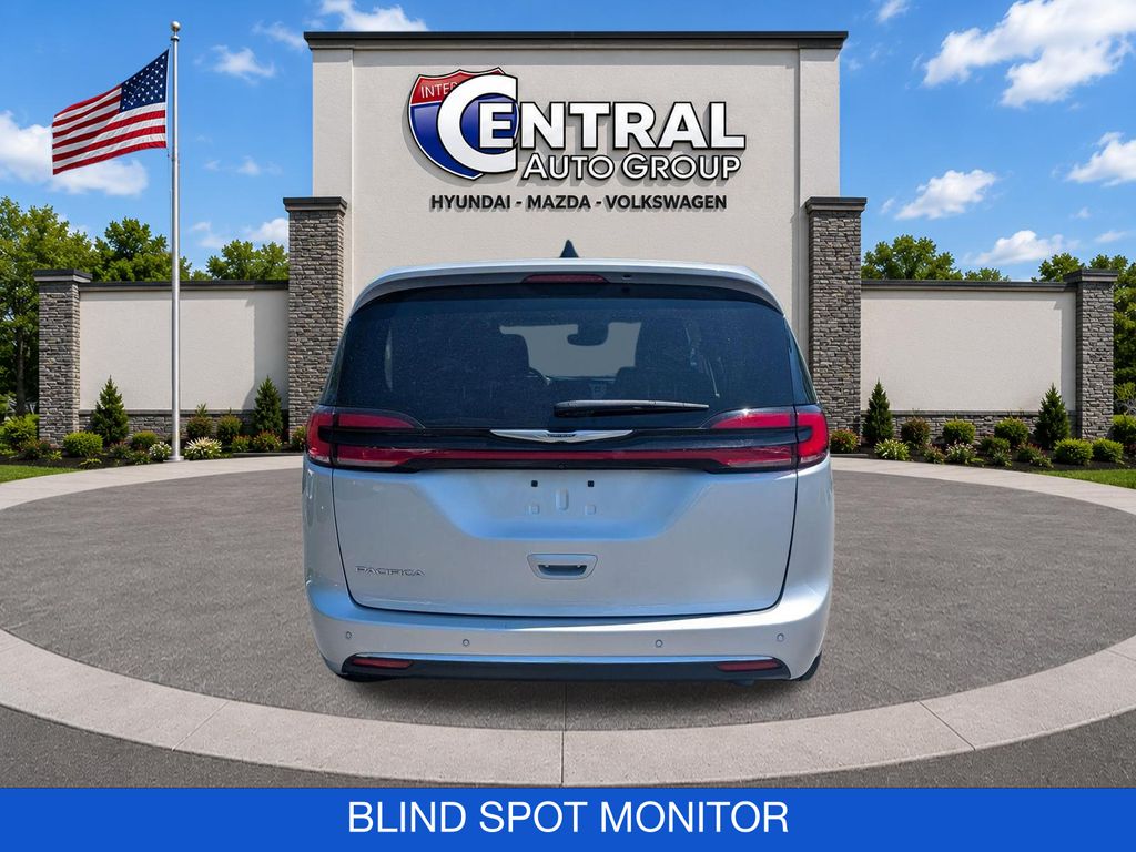 2024 Chrysler Pacifica Touring L - Photo 7