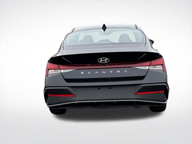 2025 Hyundai Elantra SEL Sport photo 4