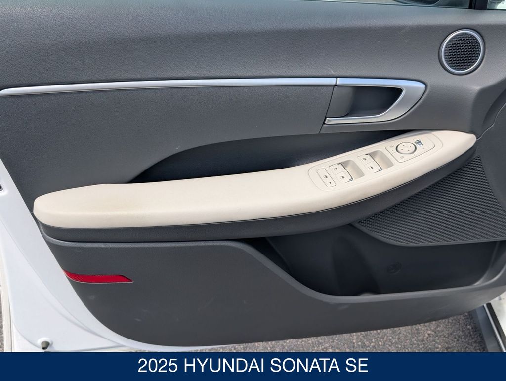 2025 Hyundai Sonata SE - Photo 11
