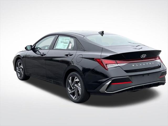 2025 Hyundai Elantra SEL Sport photo 3