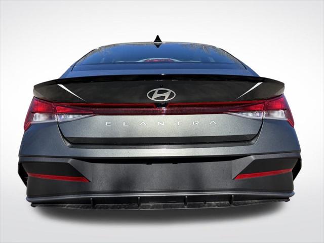 2025 Hyundai Elantra SEL Sport photo 4