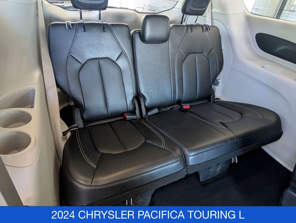 2024 Chrysler Pacifica Touring L - Photo 31