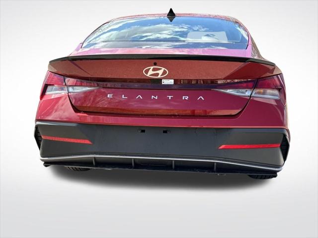 2025 Hyundai Elantra SEL Sport photo 4