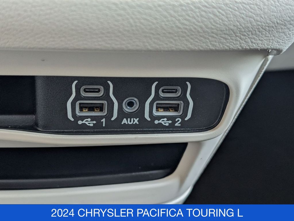 2024 Chrysler Pacifica Touring L - Photo 26