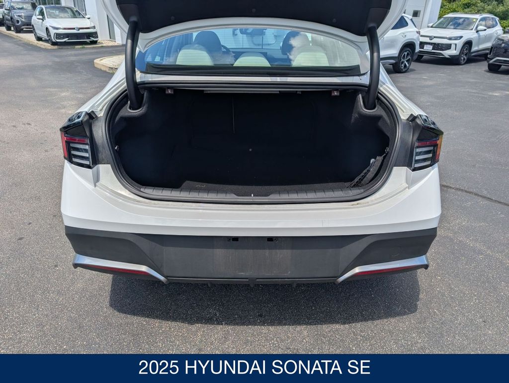 2025 Hyundai Sonata SE - Photo 28