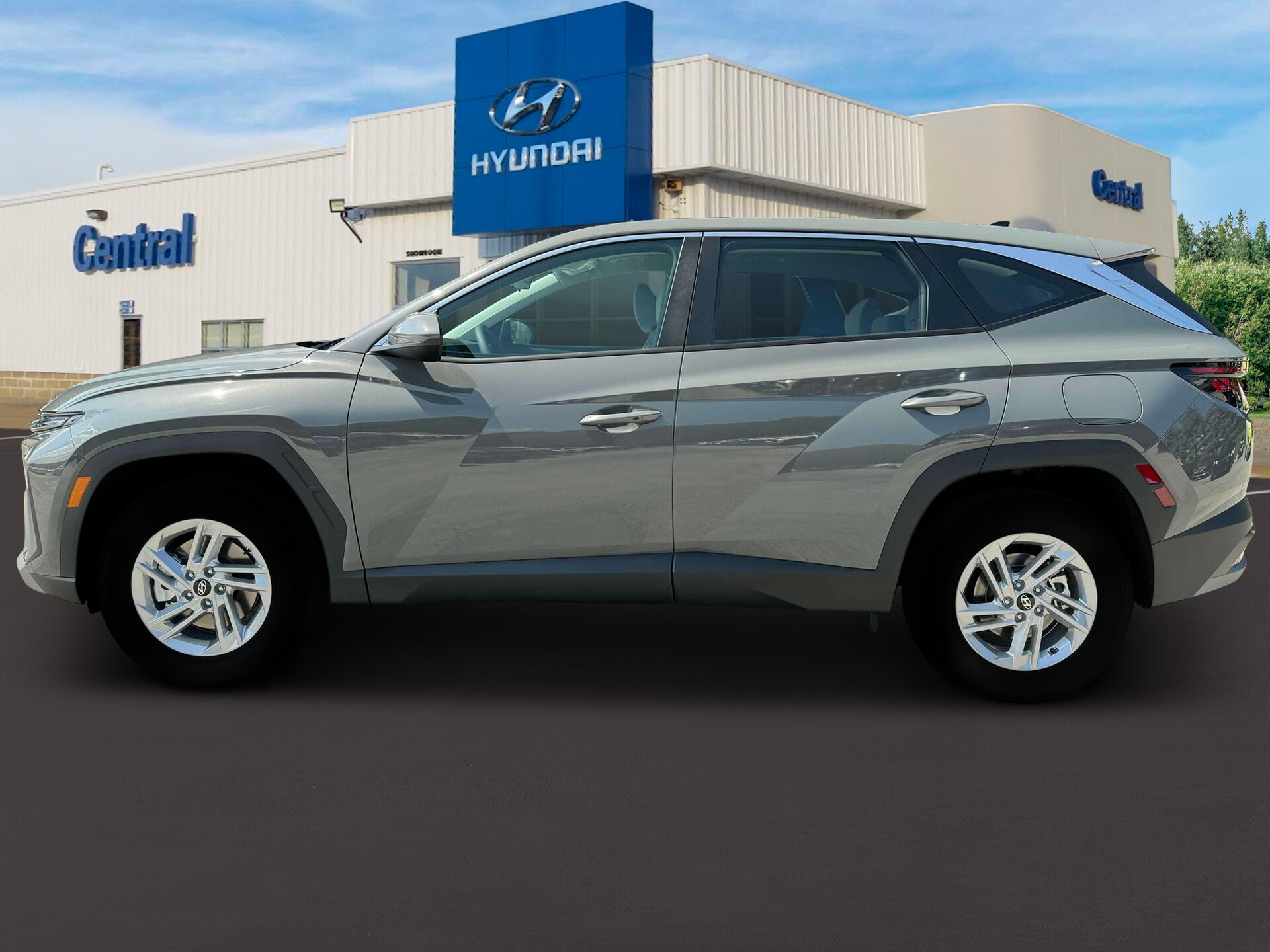 2026 Hyundai Tucson SE photo 2