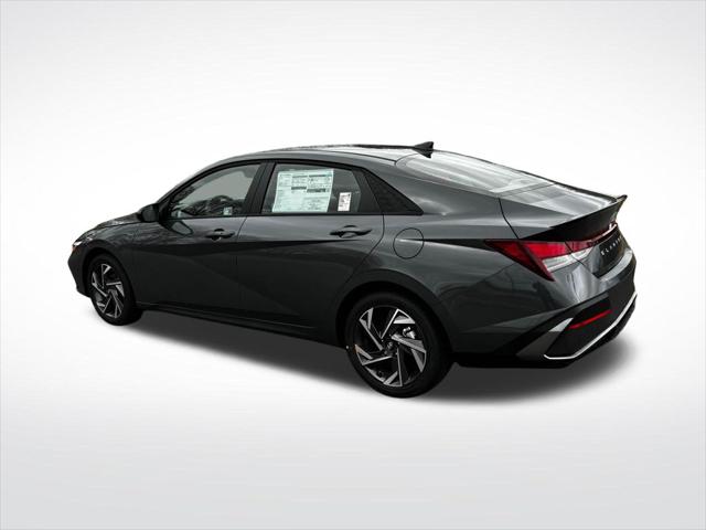 2025 Hyundai Elantra SEL Sport photo 3
