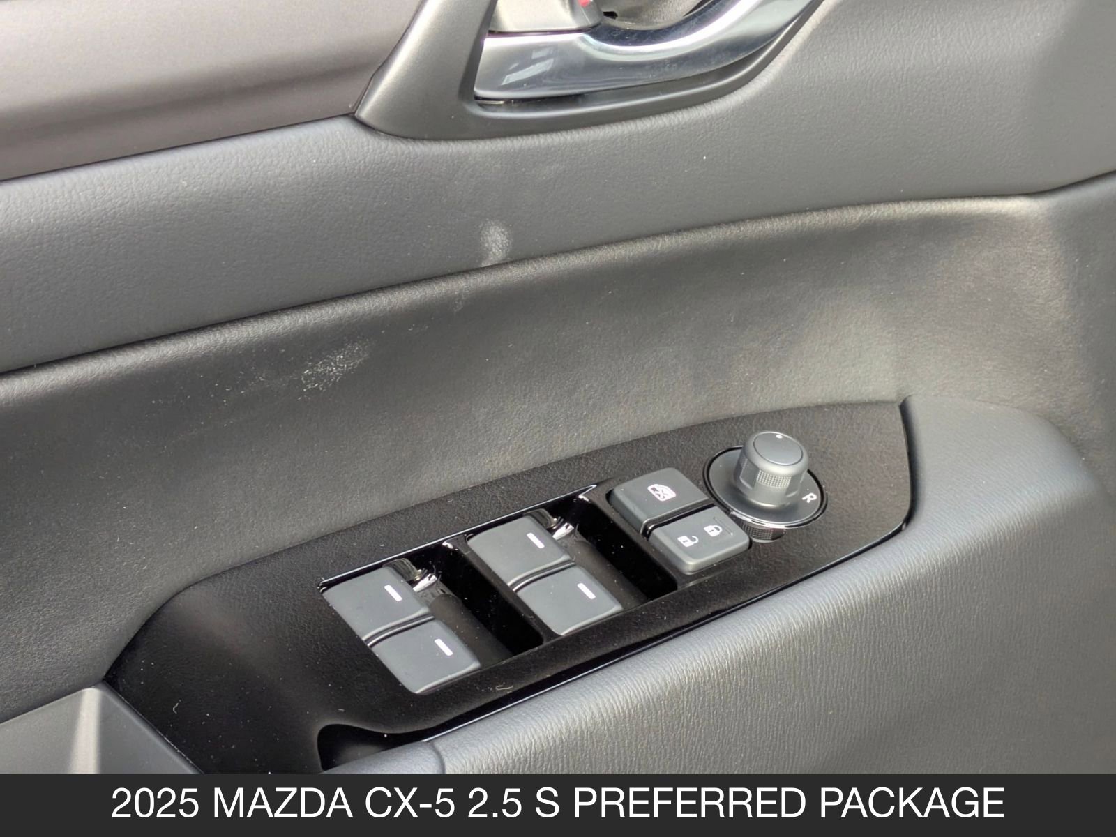 2025 Mazda CX-5 - Photo 14