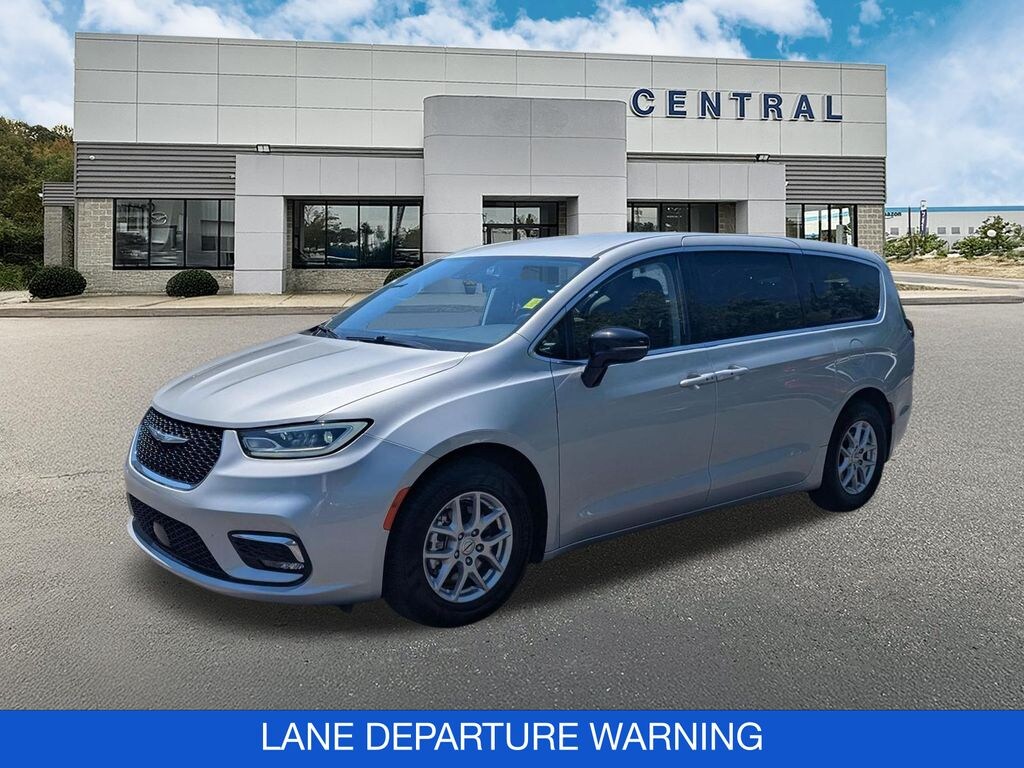 Used 2024 Chrysler Pacifica Touring L Minivan/Van