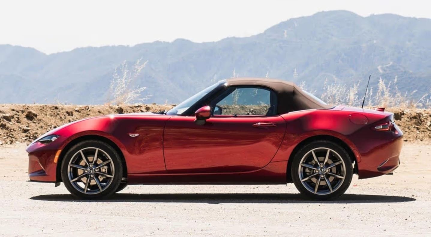 2022 Mazda MX-5 Miata parked side view