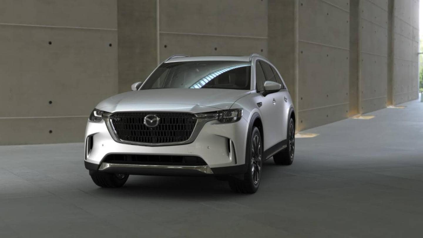 2024 Mazda CX-90 PHEV parked