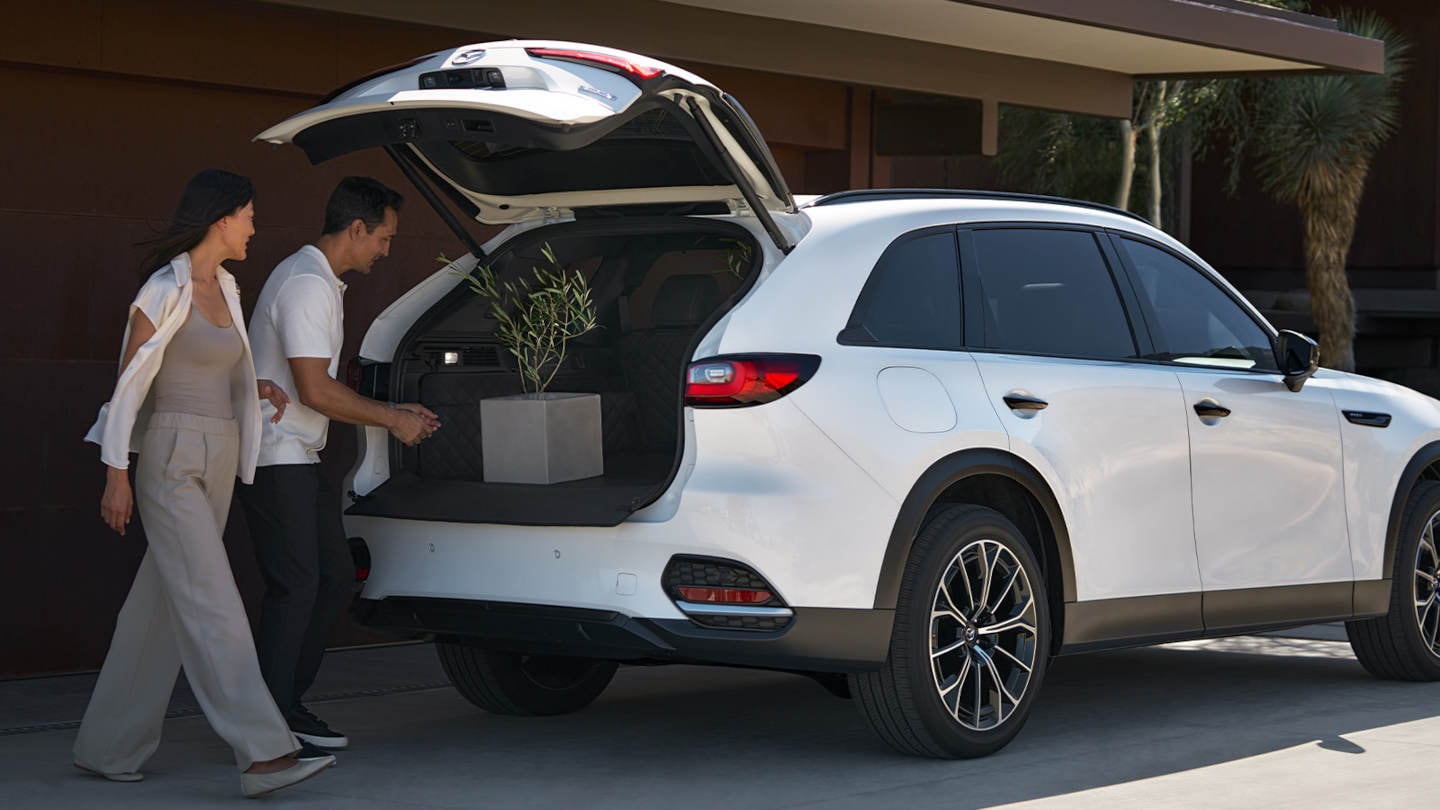 2025 Mazda CX-70 PHEV Premium Plus parked