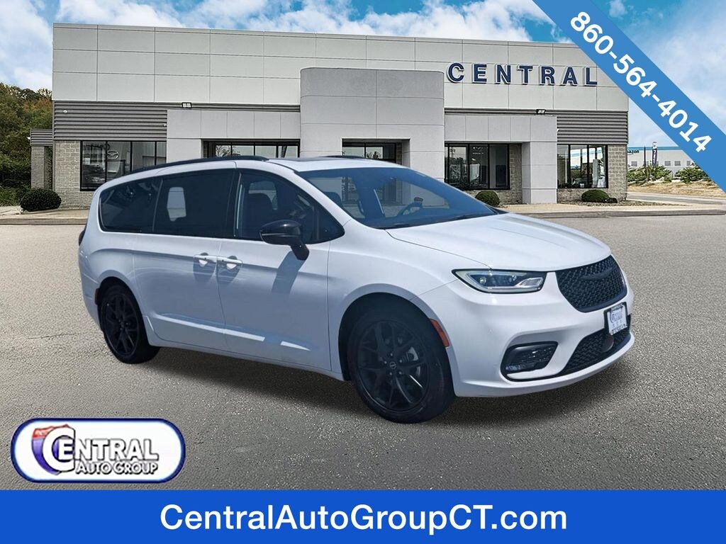 Used 2025 Chrysler Pacifica Limited Minivan/Van