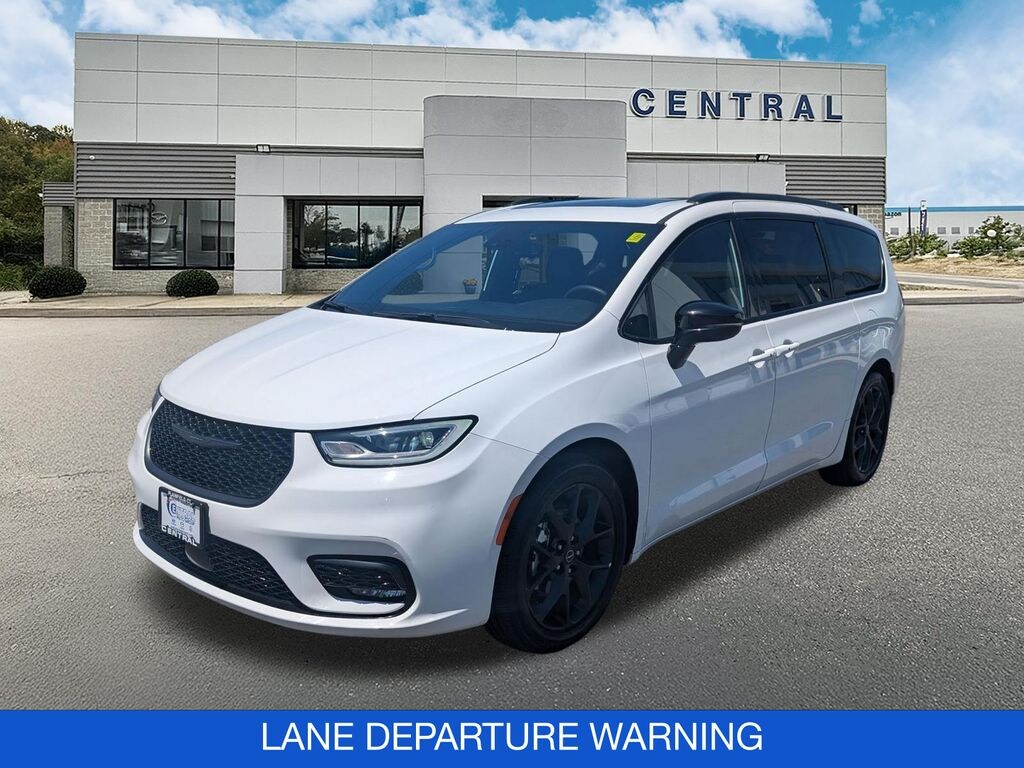 Used 2025 Chrysler Pacifica Limited Minivan/Van