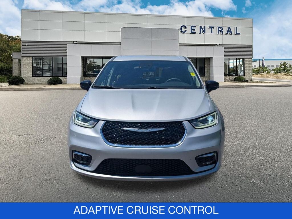 Used 2024 Chrysler Pacifica Touring L Minivan/Van