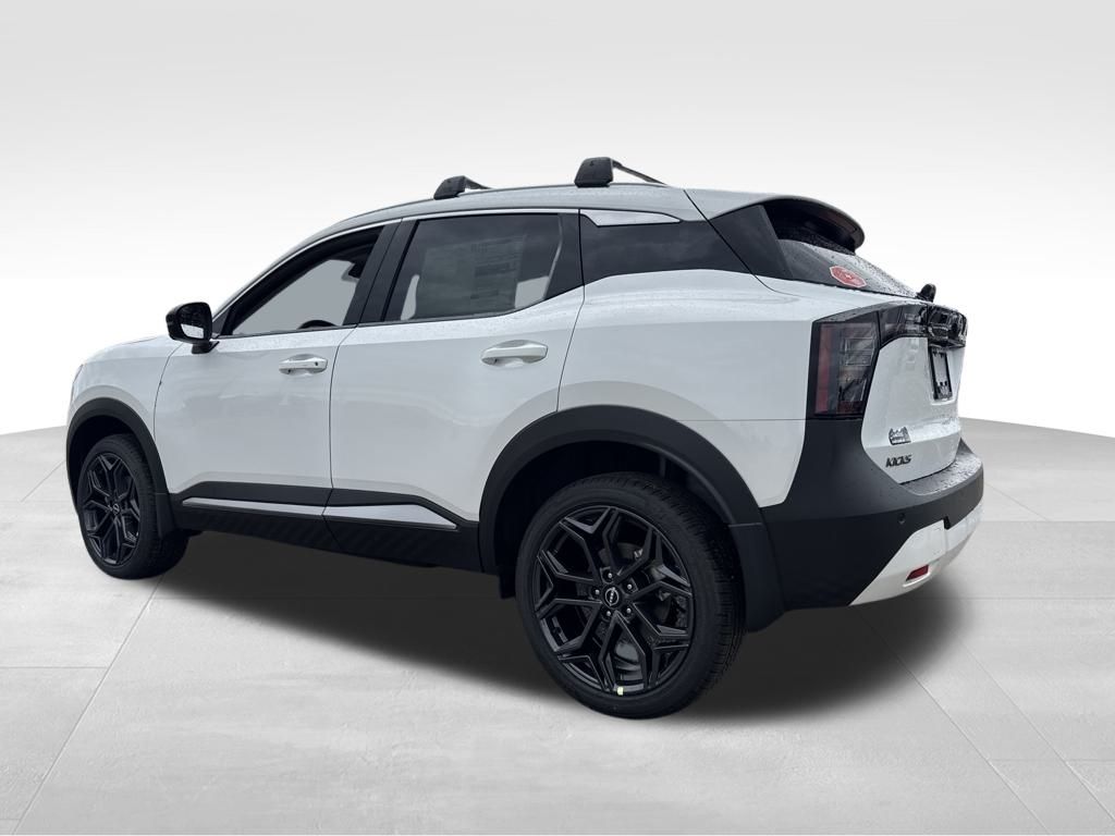 2026 Nissan Kicks SR photo 3