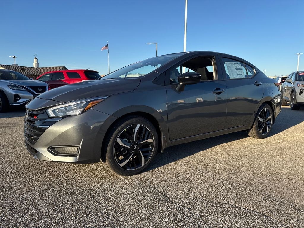 New 2025 Nissan Versa 1.6 SR Sedan