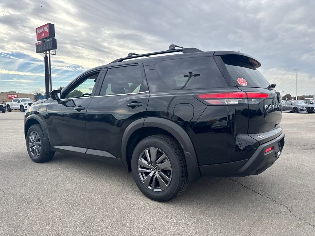 New 2025 Nissan Pathfinder SV SUV