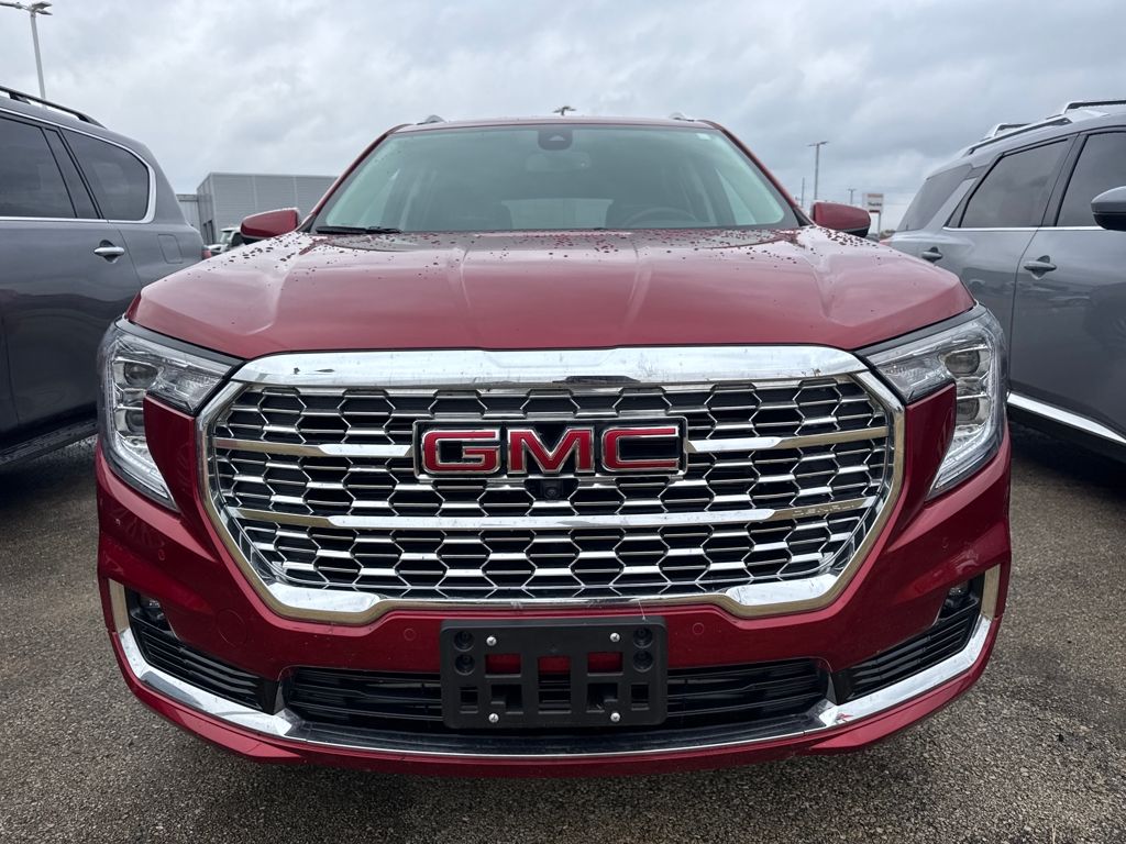 2024 Gmc Terrain Denali photo 2