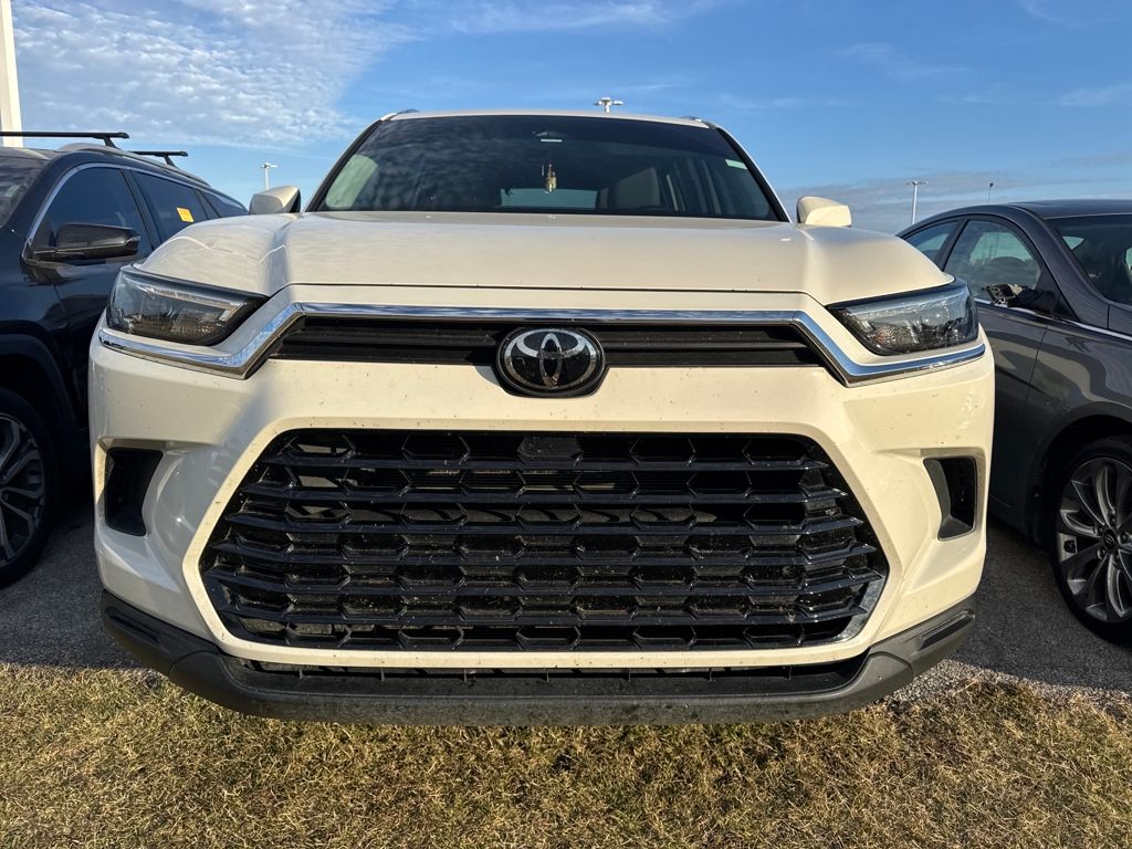 2024 Toyota Grand Highlander XLE photo 2
