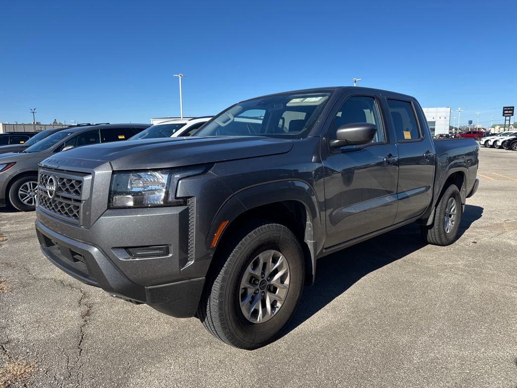 2024 Nissan Frontier SV's photo