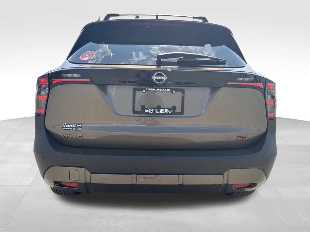 2026 Nissan Kicks SR photo 4