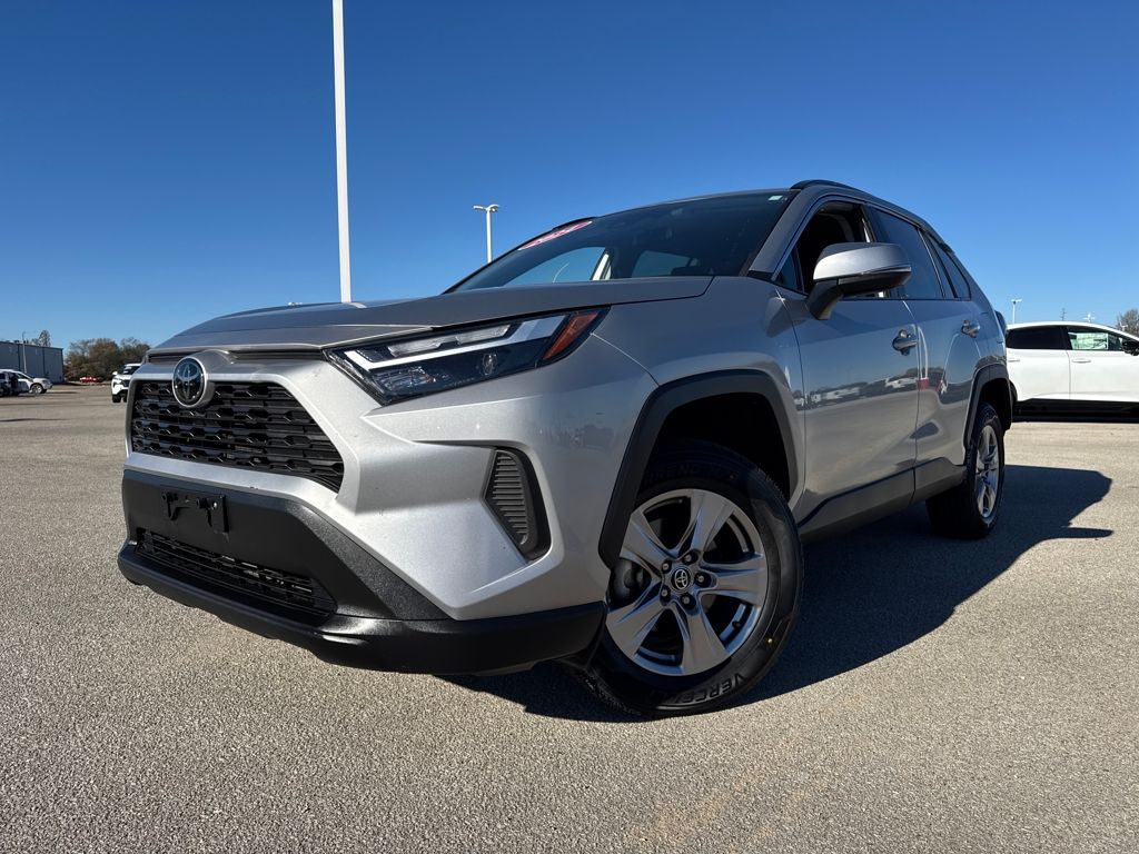 2024 Toyota RAV4 XLE's photo
