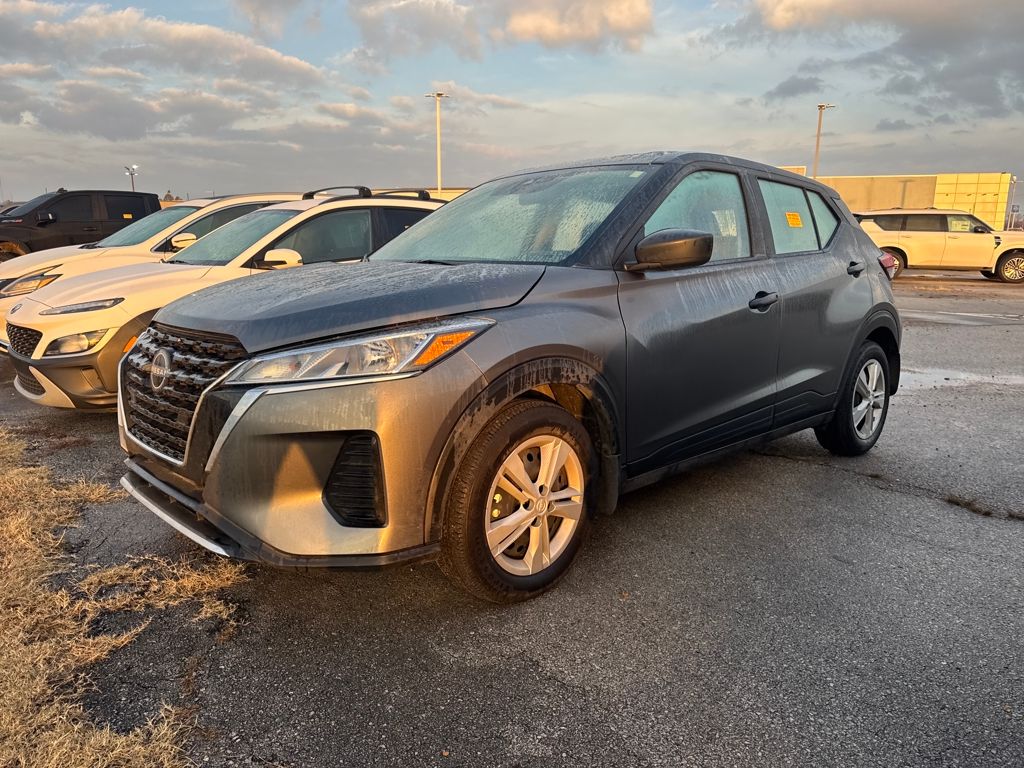 2025 Nissan KICKS PLAY Base's photo