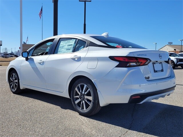 2025 Nissan Versa 1.6 SV photo 4