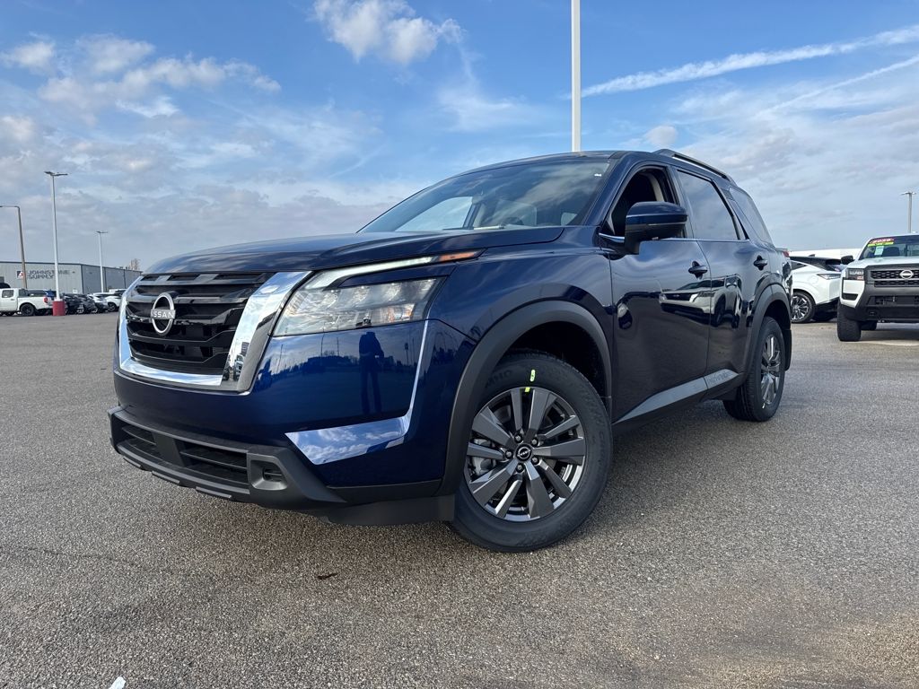 2025 Nissan Pathfinder SV's photo