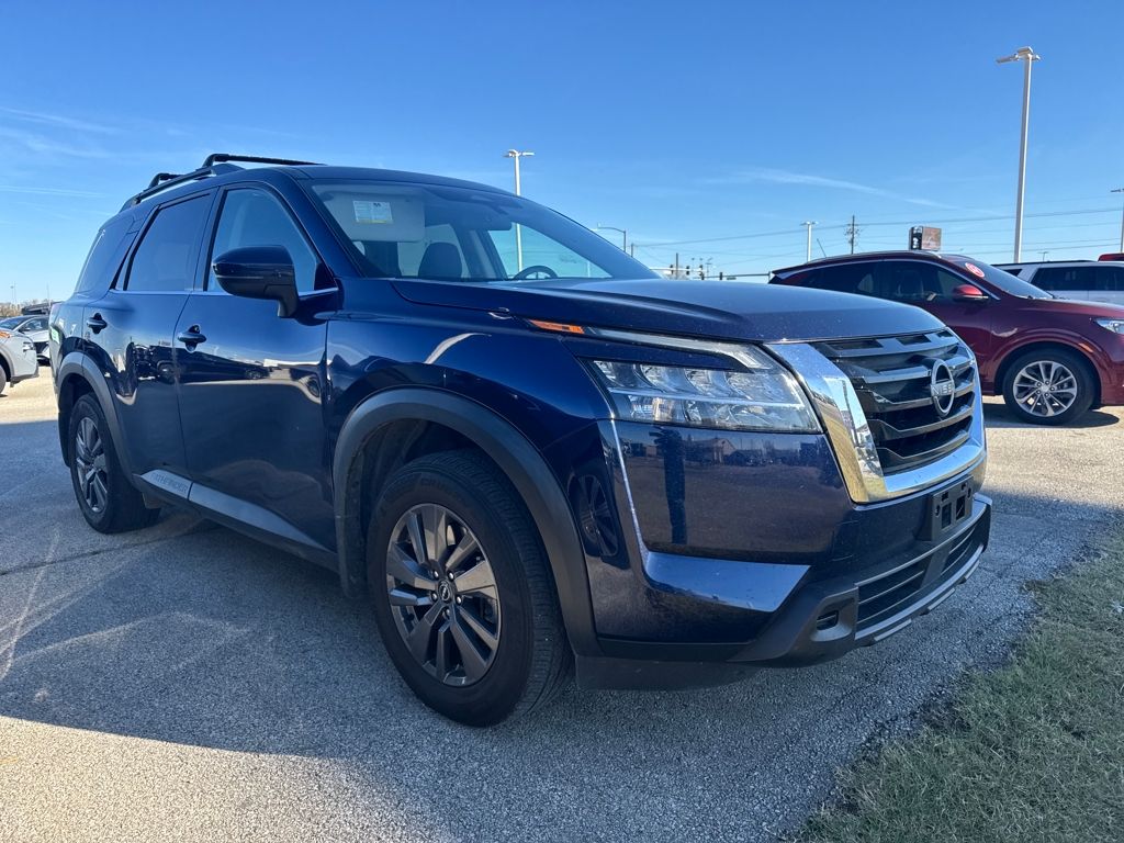 2022 Nissan Pathfinder SV photo 3