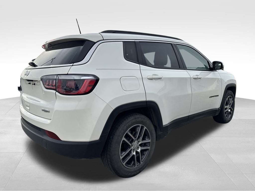 2018 Jeep Compass Latitude photo 3