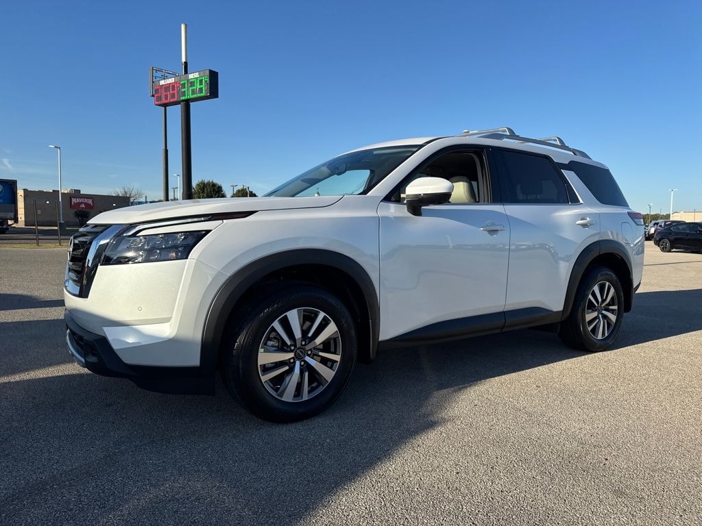 New 2025 Nissan Pathfinder SL SUV
