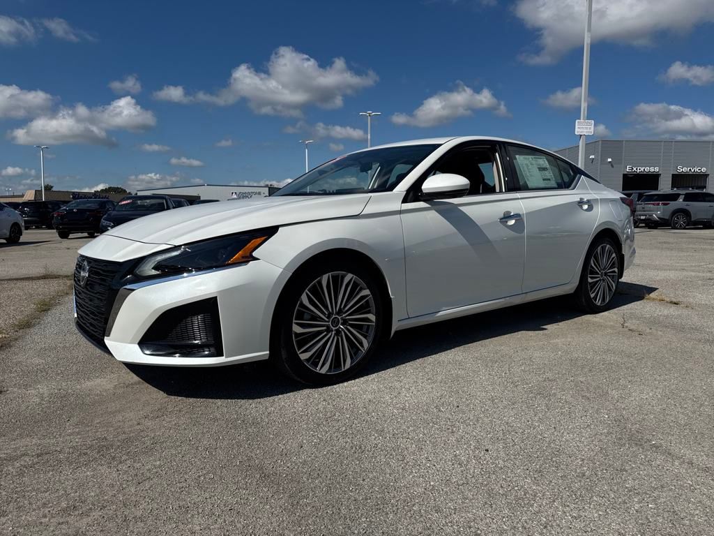 2025 Nissan Altima SL's photo
