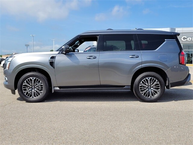 2025 Nissan Armada SL photo 2
