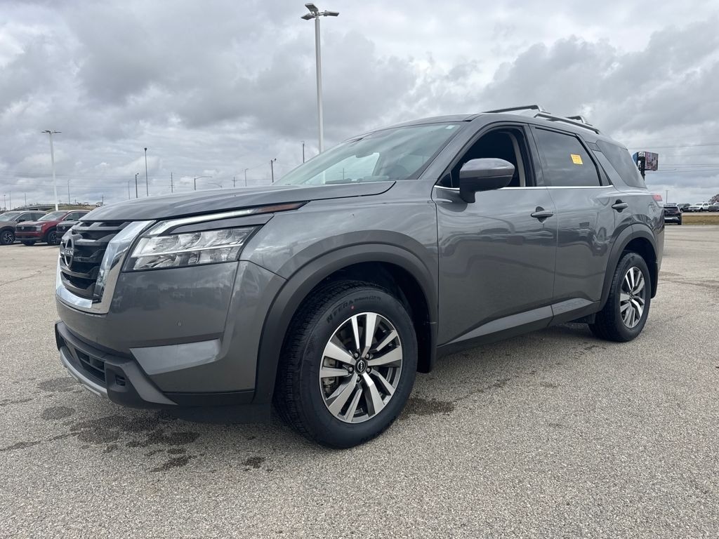 Used 2024 Nissan Pathfinder SL SUV