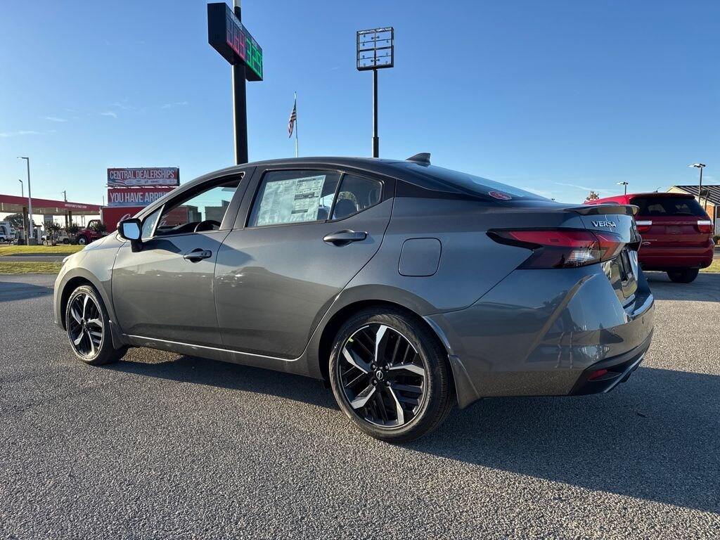 New 2025 Nissan Versa 1.6 SR Sedan