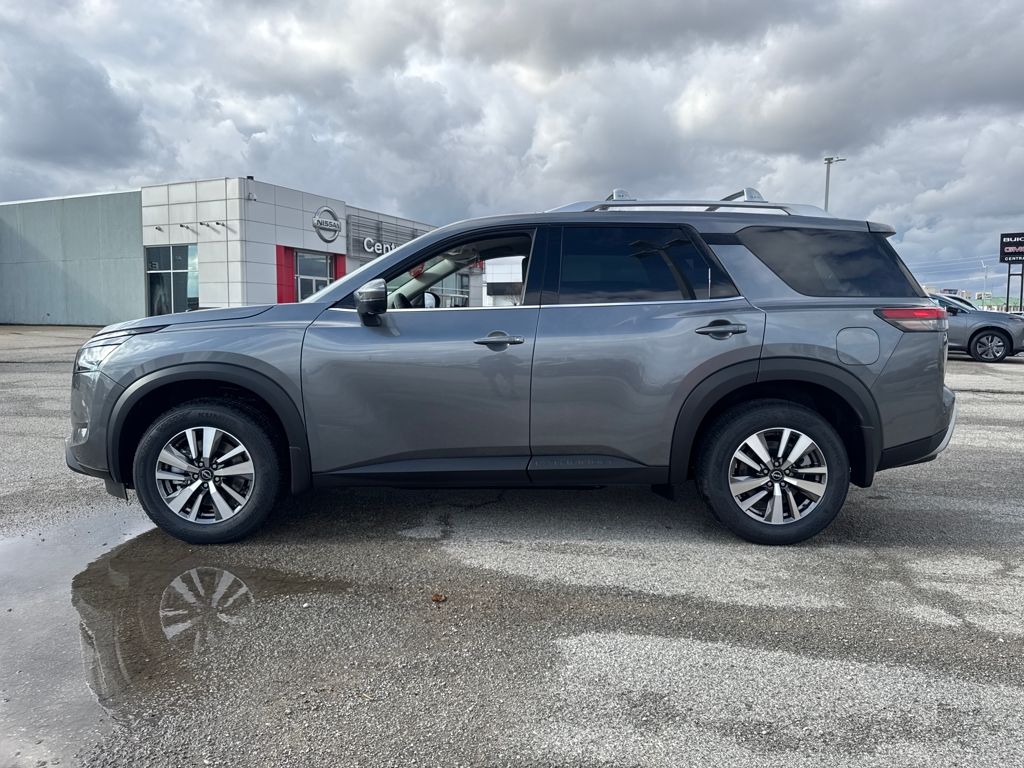 2025 Nissan Pathfinder SL photo 2