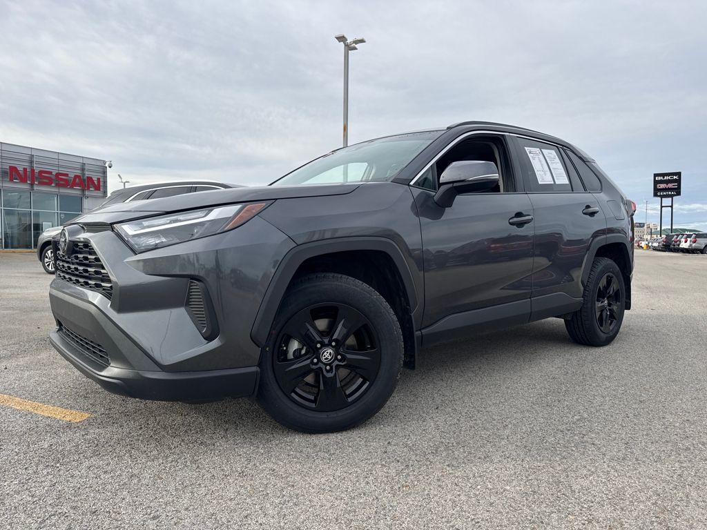 2022 Toyota RAV4 XLE's photo
