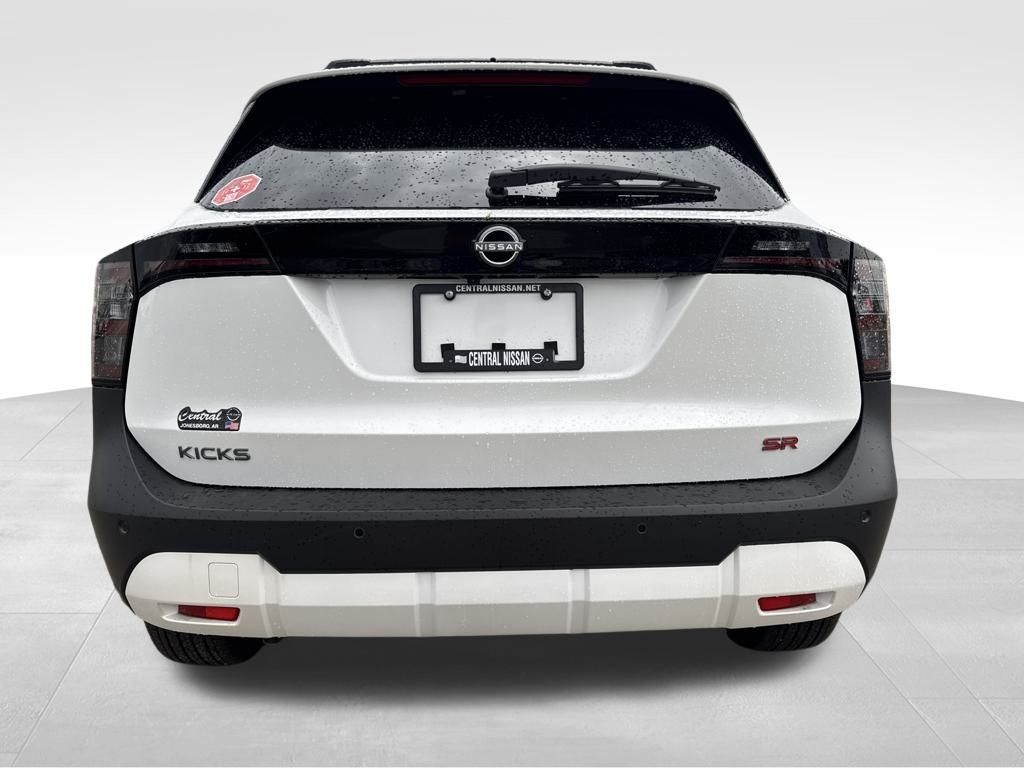 2026 Nissan Kicks SR photo 4