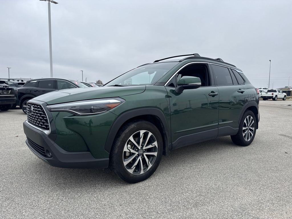 2024 Toyota Corolla Cross XLE's photo