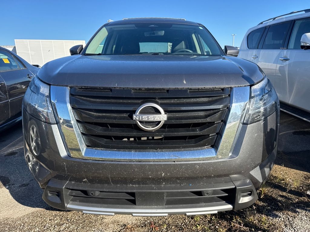 2024 Nissan Pathfinder SL photo 2