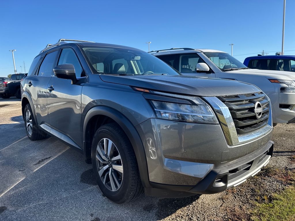 2024 Nissan Pathfinder SL photo 3