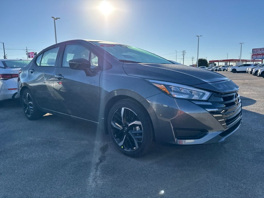 2025 Nissan Versa 1.6 SR photo 3