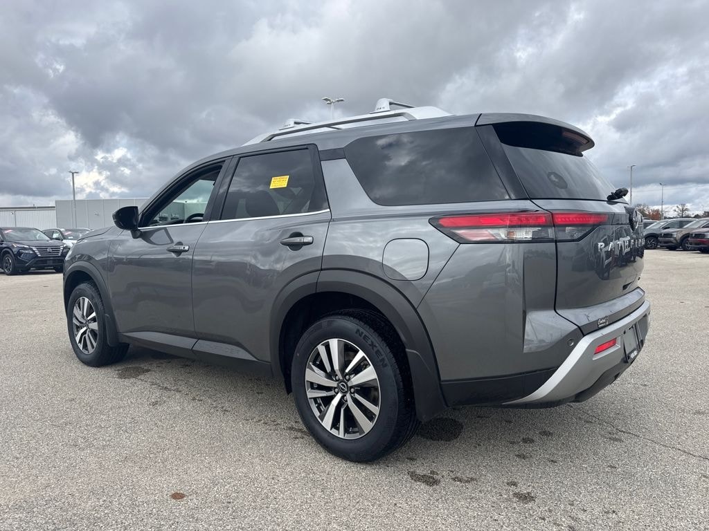 Used 2024 Nissan Pathfinder SL SUV