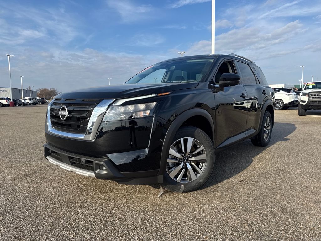 2025 Nissan Pathfinder SL's photo