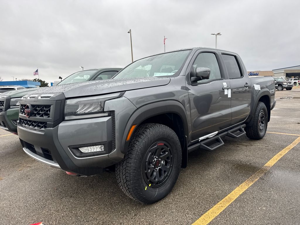 2026 Nissan Frontier PRO-4X's photo