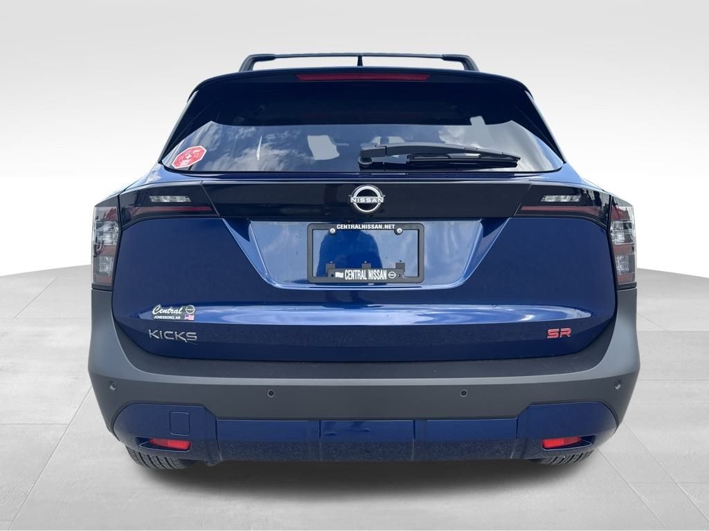 2026 Nissan Kicks SR photo 4